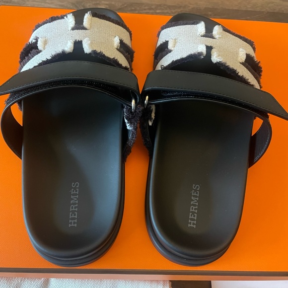 SOLD Hermes Fringe Chypre Sandals - Picture 8 of 13
